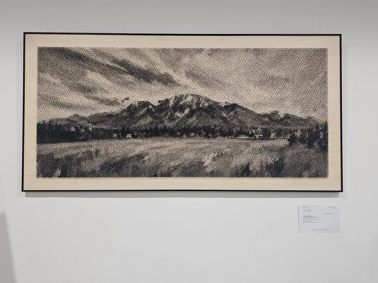Fadenbild der Peca — Berglandschaft aus Nagel und Faden